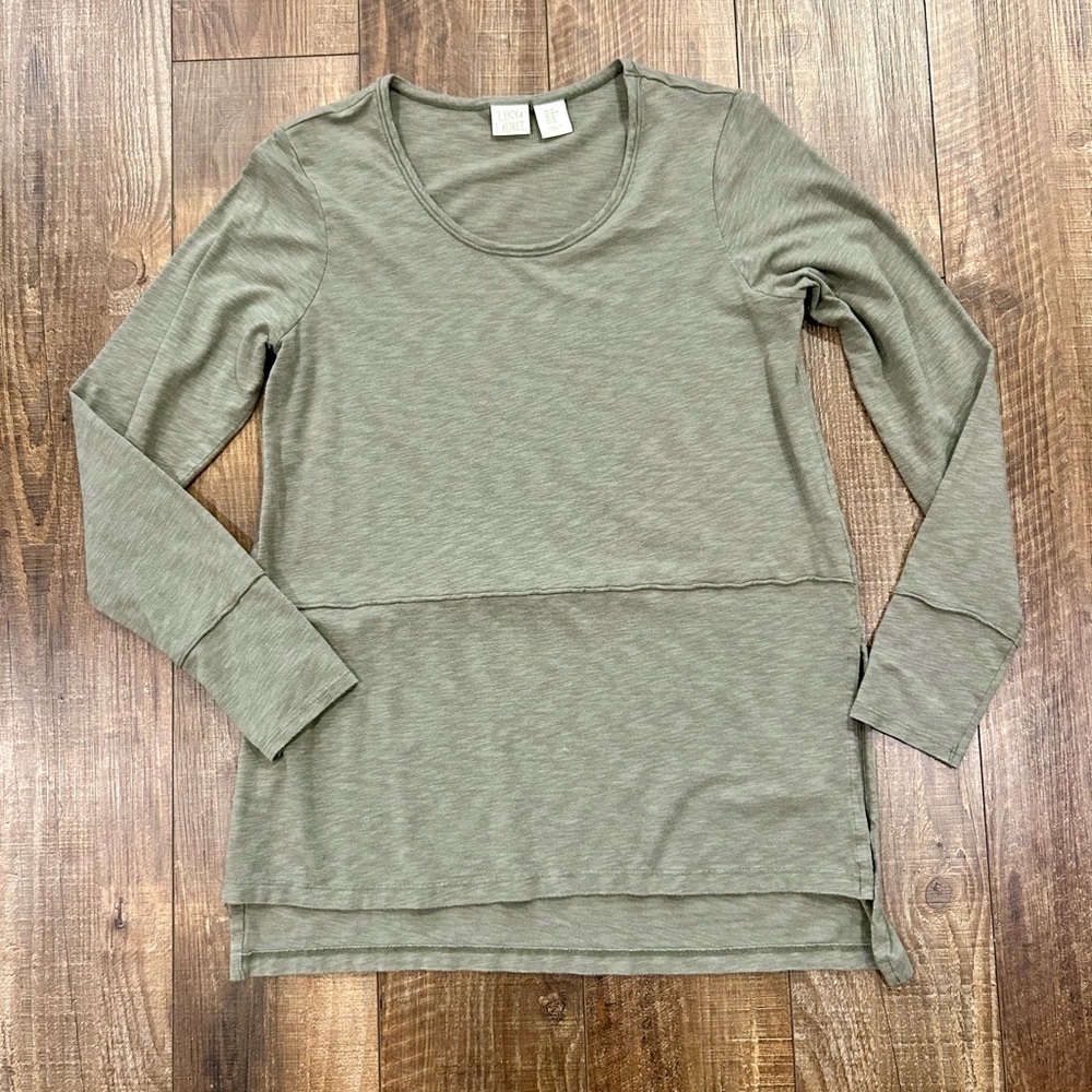 Lucy & Laurel Sage green
Long Sleeve Women's Top